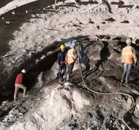 石门拱顶带模注浆料的施工流程及注意事项